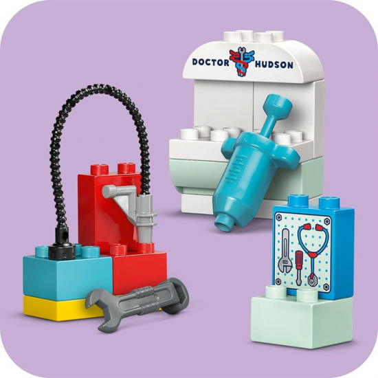 LEGO DUPLO MCQUEEN'S VISIT TO DOC'S GARAGE 10456